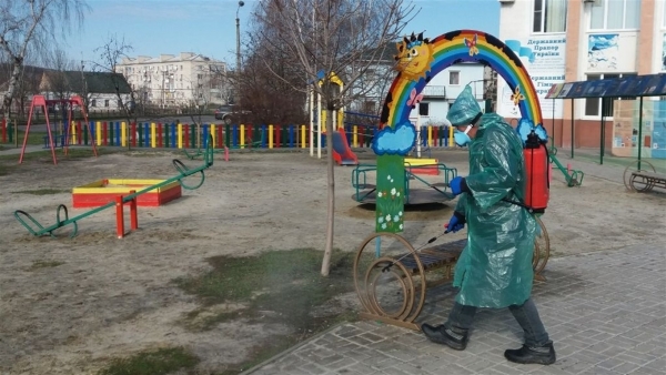 Що слід розуміти під терміном &laquo;громадські місця&raquo;?